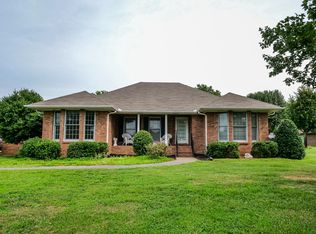 102 Brownstone Dr, Gallatin, TN 37066