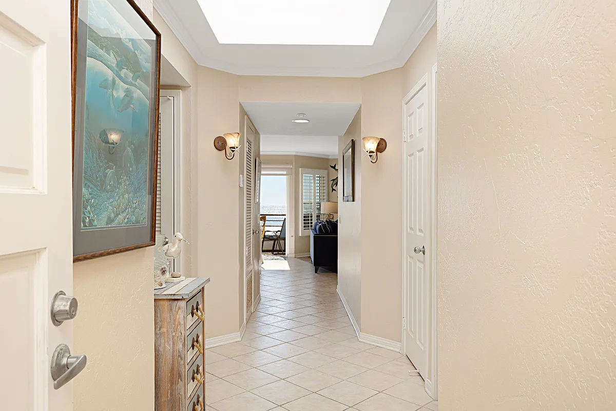 2 bed, 1006 sqft, $5,000 — Photo 2