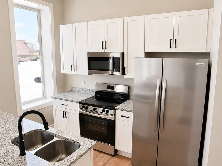 128 N Water Ave — Photo 3