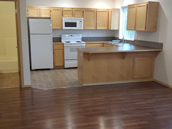 2nd image of 916 S 13th St APT 3