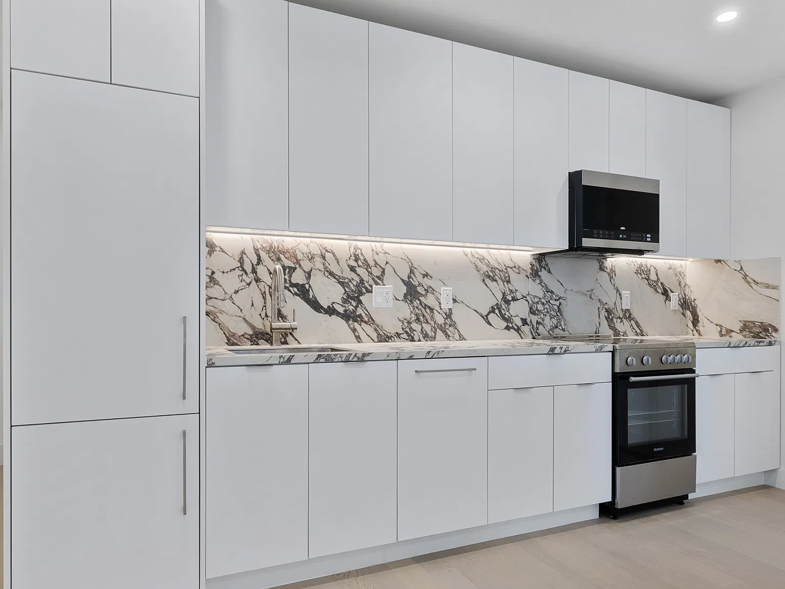 300 West 21st Street — Photo 1