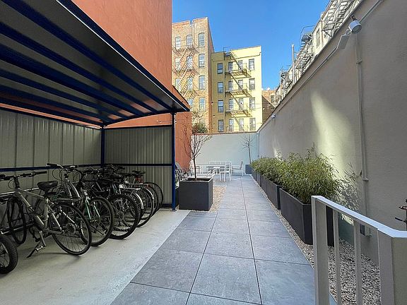 3rd image of 249 E 118th St APT 5C