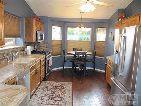 Kitchen w/Breakfast Nook