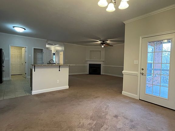 3rd image of 104 Glenoaks Dr