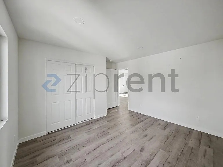 5844 1/2 Denver Ave — Photo 13
