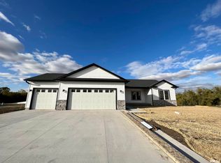 513 Prairie Meadow Dr, Blue Grass, IA 52726