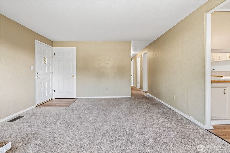 4th image of 6225 S Huson Street