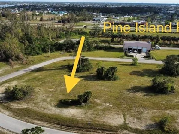 900 SW 4th Ter, Cape Coral, FL 33991