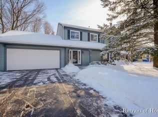 2235 Blue Spruce Ln, Aurora, IL 60502