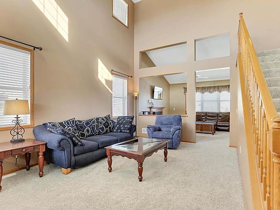 3rd image of 2049 Winterberry Ln