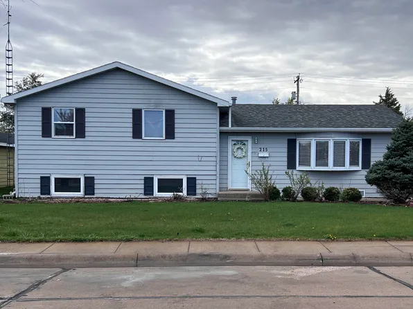 215 E 19th St, Cozad, NE 69130