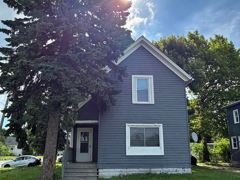 1703 Oakdale Ave — Photo 1