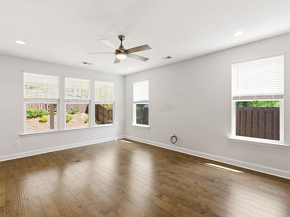 4th image of 215 Wrightwood Ln