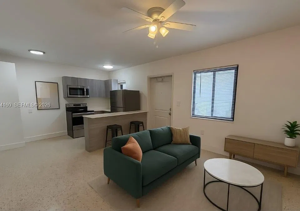 600 SW 10th St #3