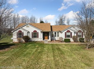 12465 Hyne Rd, Brighton, MI 48114