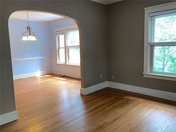 4th image of 25 Brewster St