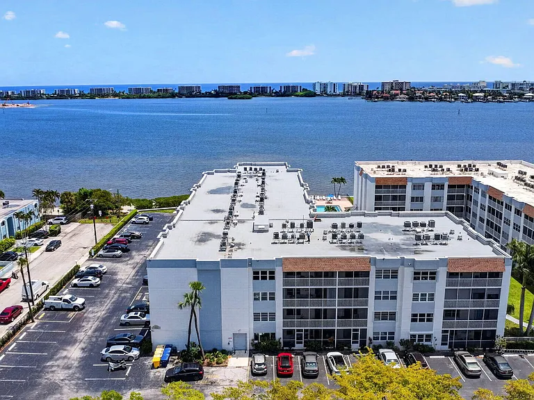 1502 S Lakeside Dr #214 — Photo 48