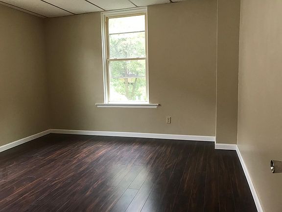 2nd image of 4753 Woodlawn Ave