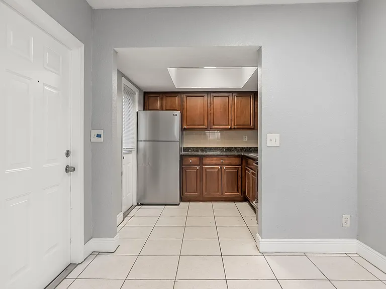 626 SW 14th Ave #111 — Photo 6