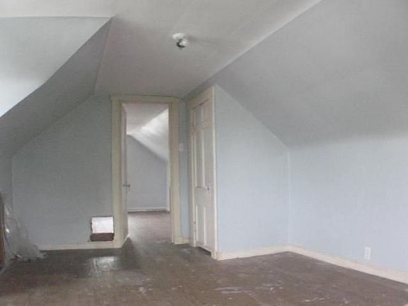 4th image of 257 W 73rd St