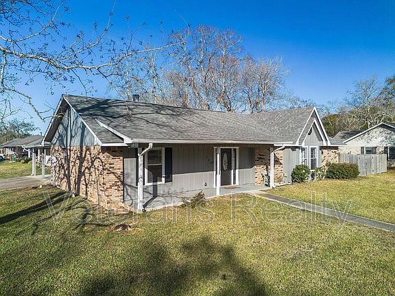4th image of 1210 Spring Dr