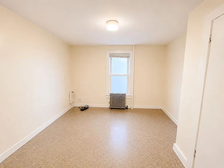 4 N Bleeker St #4 — Photo 17
