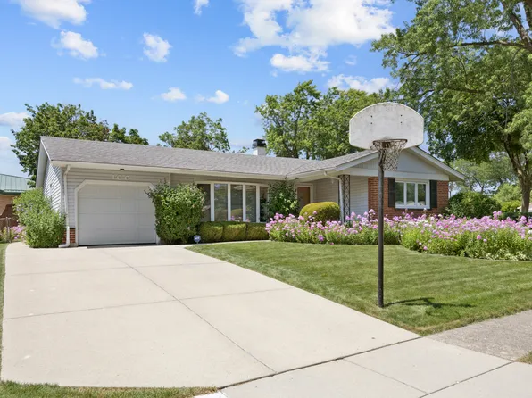 100 Woodcrest Ln, Elk Grove Village, IL 60007