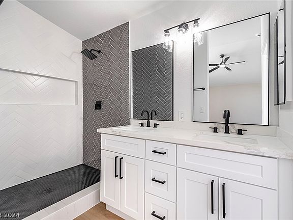 4th image of 4638 Spruce Oak Dr