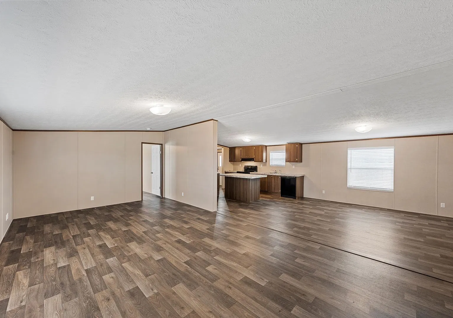 Spacious Country Living In Gholson — Photo 3