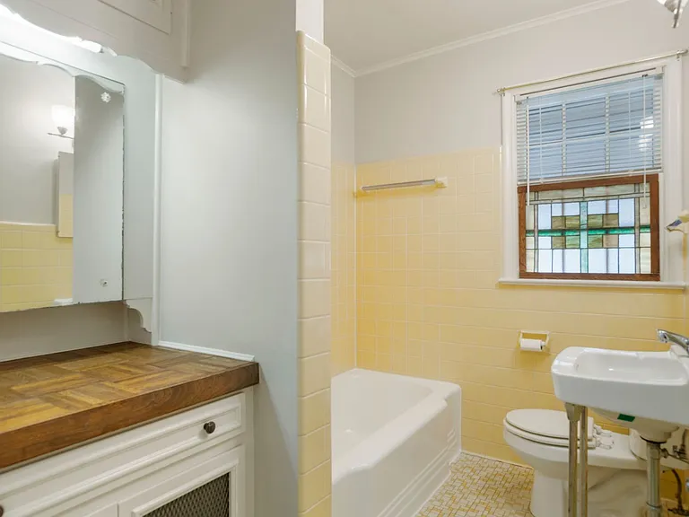4707 E 9th St — Photo 20