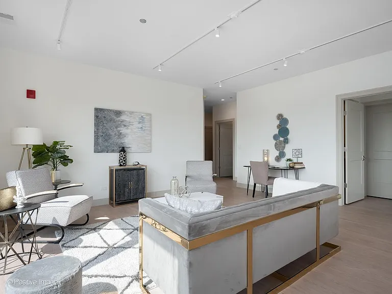 3202 N Racine Ave #204 — Photo 3