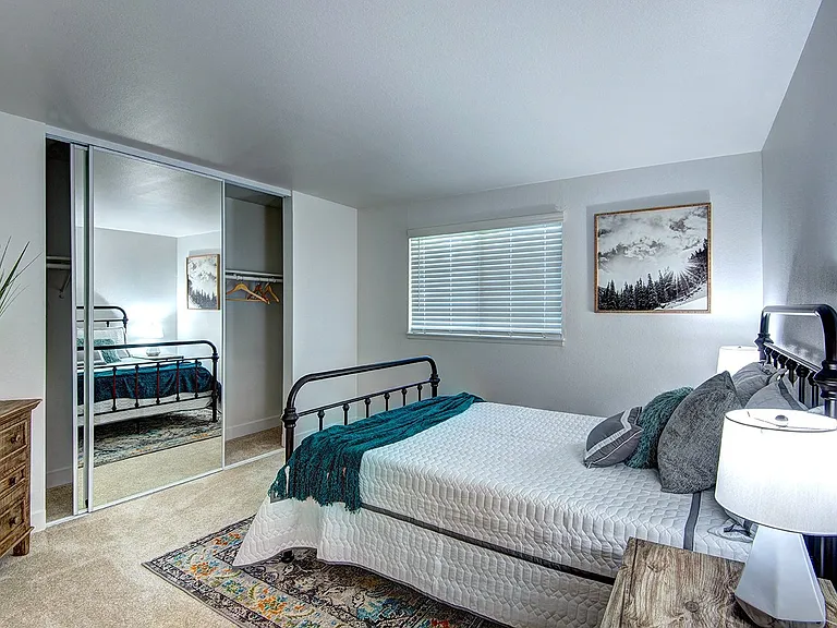 Woodlake Apartments — Photo 37