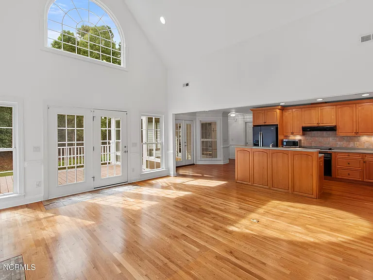 3567 Medinah Ave E — Photo 9