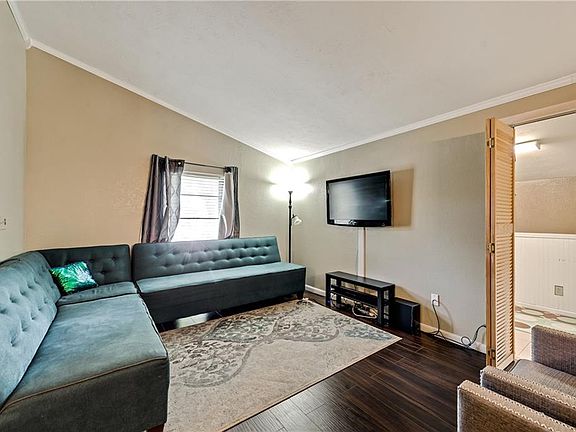 5th image of 6405 Fallbrook Dr