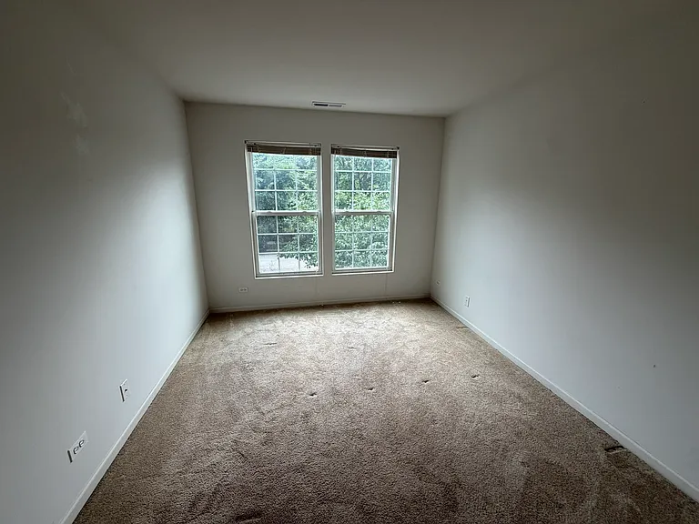 465 Metropolitan St — Photo 10