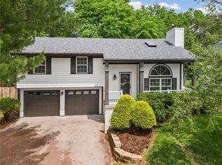 2204 NE Chipman Rd, Lees Summit, MO 64086