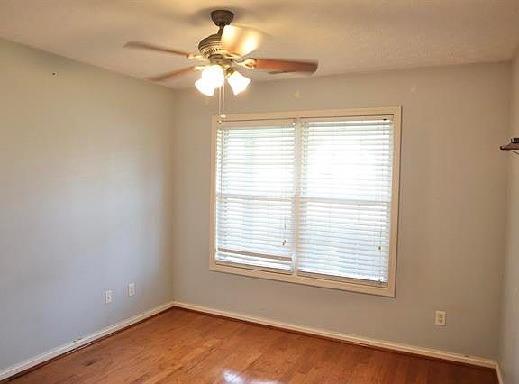 4th image of 2957 Turfway Dr