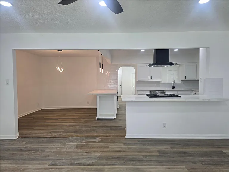 5102 Avenue L — Photo 13