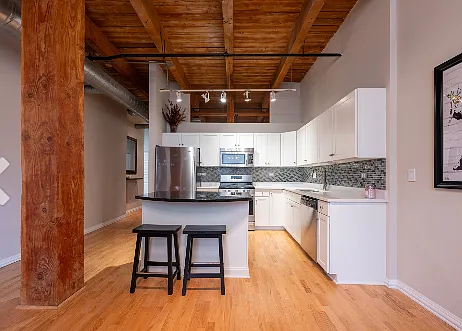 1740 N Maplewood Ave — Photo 4