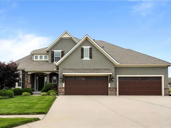 16728 Birch St, Stilwell, KS 66085