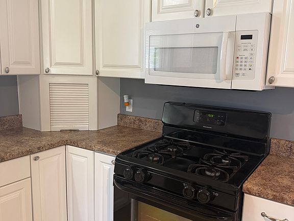 3rd image of 137 W Evers Ave