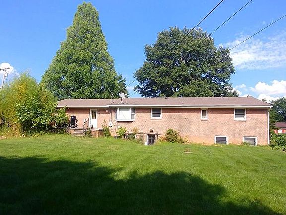 3rd image of 11922 Cheryl Dr