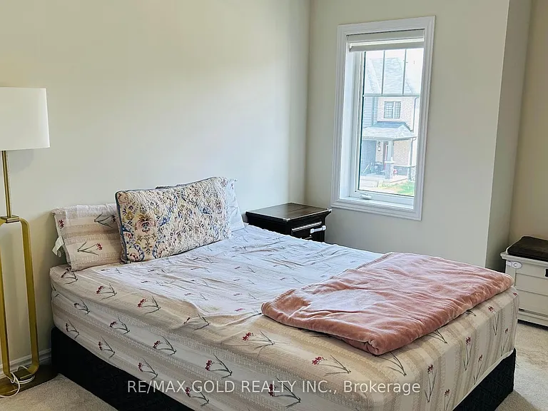 28 Amos Ave — Photo 6