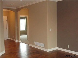 4th image of 18407 Harney St