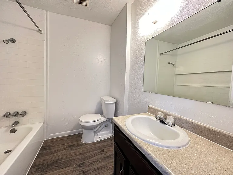 Timber Crossing Apartments — Photo 17