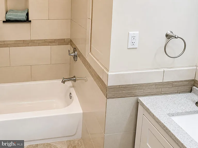 5148 Sansom St — Photo 10