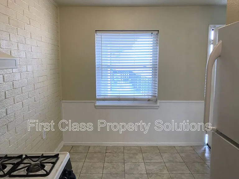 1731 NW 32nd St #12 — Photo 6