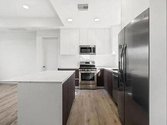 4th image of 4707 Fulton Ave #403