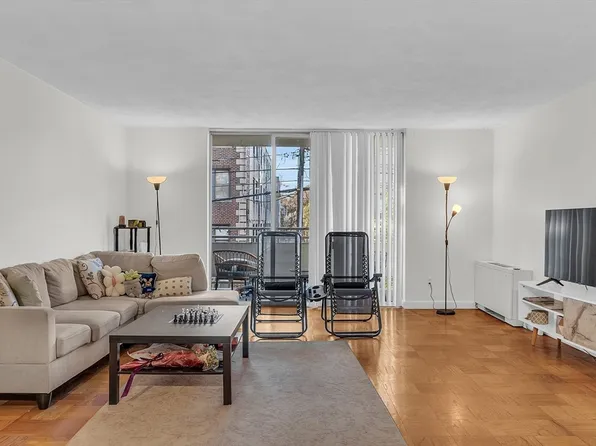 41 Park St APT 202, Brookline, MA 02446