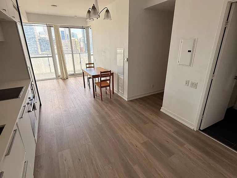 15 Grenville St #2511 — Photo 5